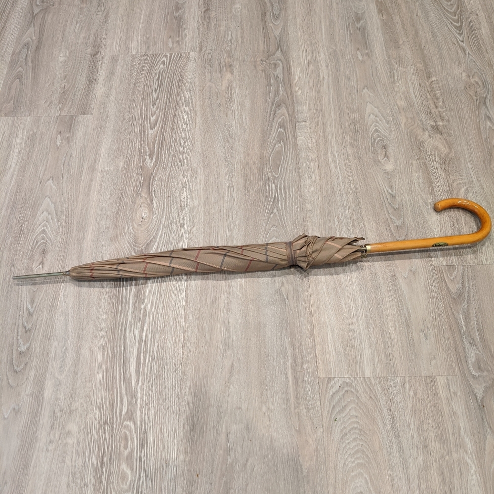 Classy Vintage Burberrys Walking Umbrella